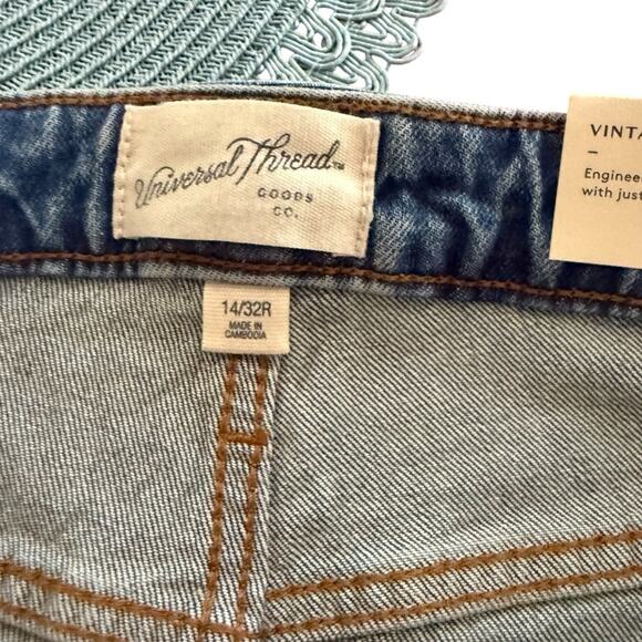 Universal Thread Vintage Stretch Jean Blue Denim Shorts Size 14 / 32R NWT - Picture 3 of 6